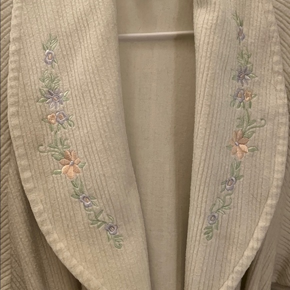 Embroidered Cream Robe - Picture 8 of 8